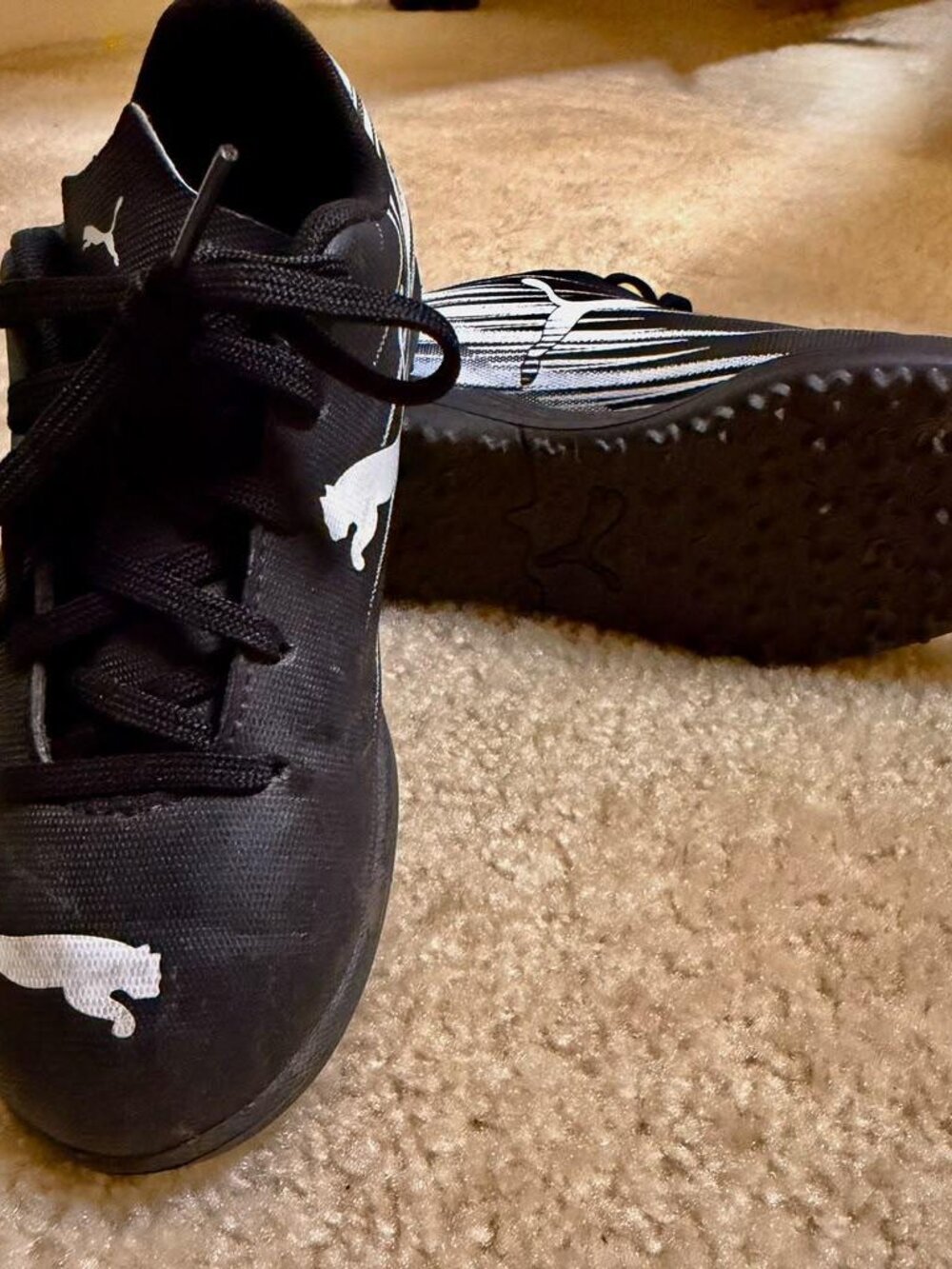 Puma Boys Black Indoor Soccer Shoes Size 1
